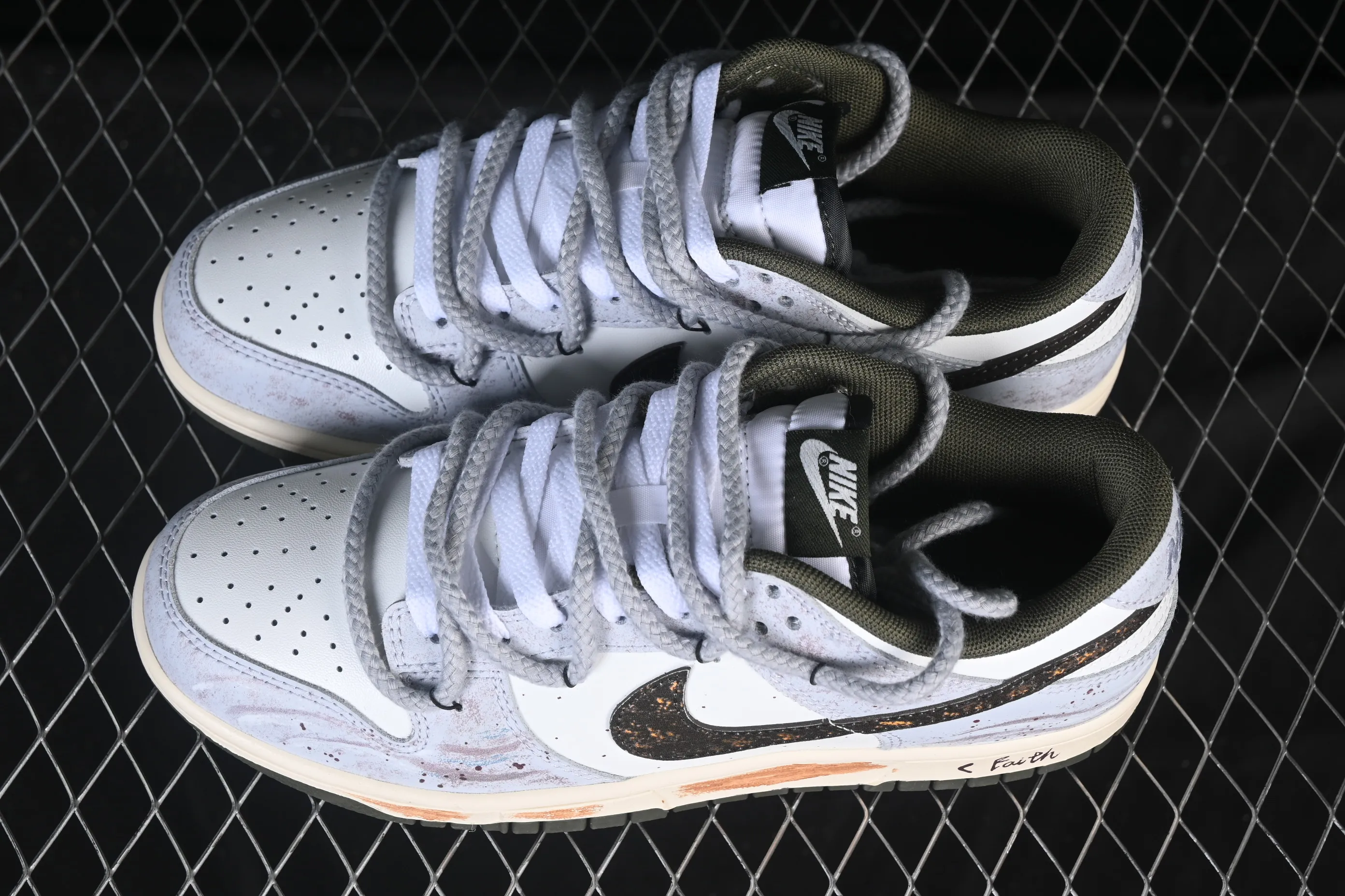 All categories Nk SB Dunk Series Nk SB Dunk Low High-end customized low-top sneakers Nike SB Dunk Low straps Anniversary high-end customized low-top casual sneakers HF5441-102